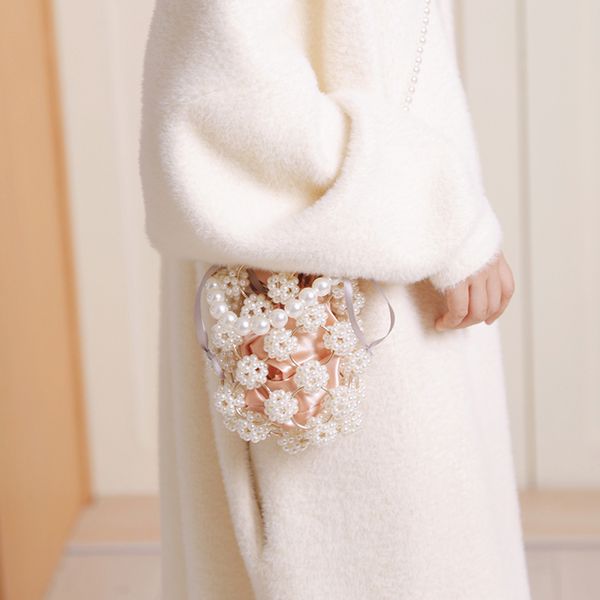 2020 xianjian pure-handmade famous pearl beaded bucket mini purse wedding flower prom handbag quality evening bolsas sac a main
2020 xianjian pure-handmade famous pearl beaded bucket mini purse wedding flower prom handbag quality evening bolsas sac a main