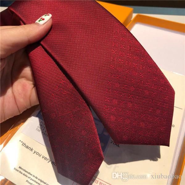 men's neck tie monogram 100% silk blue with box, Blue;purple
men's neck tie monogram 100% silk blue with box, Blue;purple