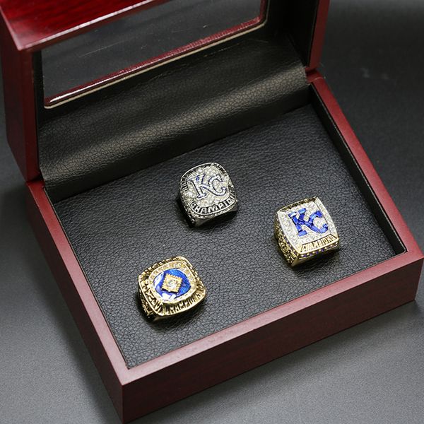 3pcs/set 1985 2014 2015 kansas city r o y a l s world baseball championship ring fan gift men rings wholesale fathers day gift, Golden;silver
3pcs/set 1985 2014 2015 kansas city r o y a l s world baseball championship ring fan gift men rings wholesale fathers day gift, Golden;silver