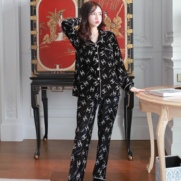 Осень и зима пижамы Женские весна корейский золотой бархат свободные моды с длинными рукавами кардиган можно носить вне дома службы костюм б
Осень и зима пижамы Женские весна корейский золотой бархат свободные моды с длинными рукавами кардиган можно носить вне дома службы костюм б