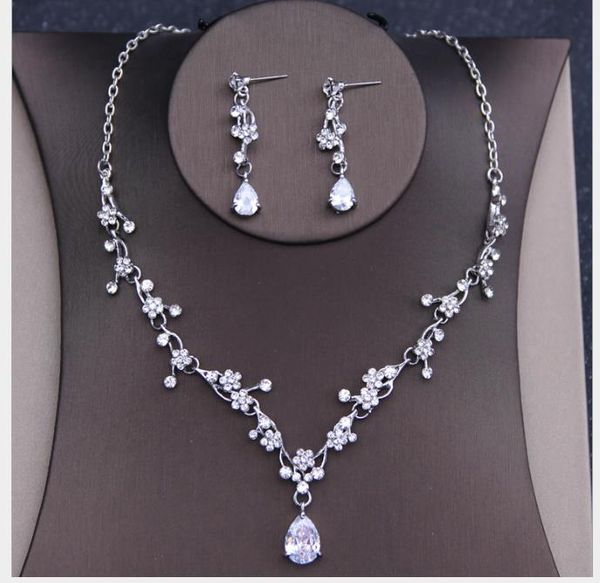 bride's wedding gown, earrings, necklaces, party accessories, dress accessories, Slivery;golden
bride's wedding gown, earrings, necklaces, party accessories, dress accessories, Slivery;golden