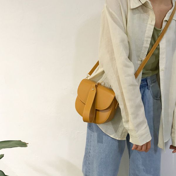 2020 new shoulder bag women's casual korean version retro fashion semicircular portable saddle bag
2020 new shoulder bag women's casual korean version retro fashion semicircular portable saddle bag