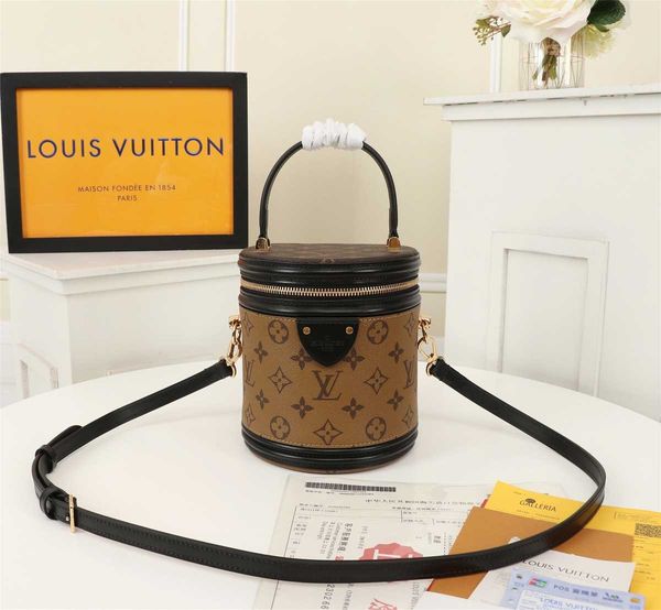 factory wholesale 2019 new handbag cross pattern synthetic leather shell chain bag shoulder messenger bag fashionista 15*17*15cm00001
factory wholesale 2019 new handbag cross pattern synthetic leather shell chain bag shoulder messenger bag fashionista 15*17*15cm00001