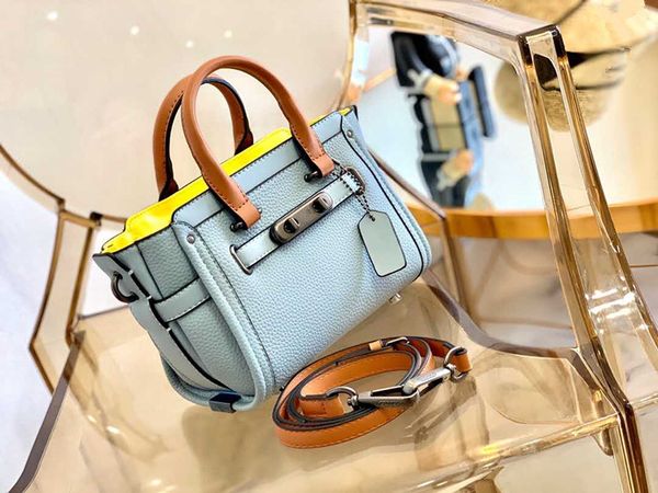 spring and summer new women's bag designer design high-end handbag fashion messenger bag
spring and summer new women's bag designer design high-end handbag fashion messenger bag