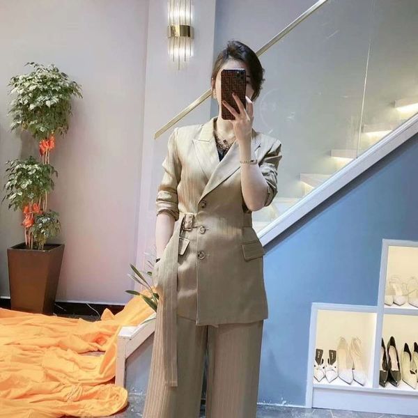 suit female temperament of 2020 new fashionable striped suit manufacturers selling ms senior design feeling, White;black
suit female temperament of 2020 new fashionable striped suit manufacturers selling ms senior design feeling, White;black