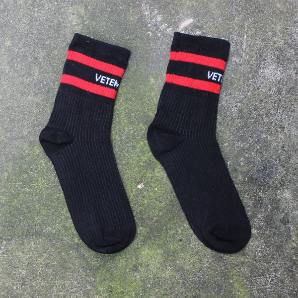 Mens designer VETEMENTS stockings off Black White vetements Socks Hip Hop Style Socks Letter Athletes stocking for winter man woman
Mens designer VETEMENTS stockings off Black White vetements Socks Hip Hop Style Socks Letter Athletes stocking for winter man woman