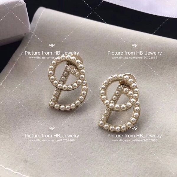popular fashion brand designer letter pearl earrings for lady design women party wedding lovers gift luxury jewelry for bride with box, Golden;silver
popular fashion brand designer letter pearl earrings for lady design women party wedding lovers gift luxury jewelry for bride with box, Golden;silver