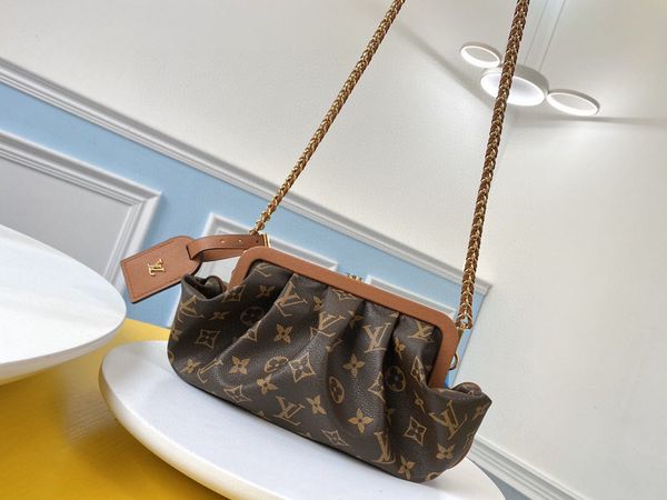 classic lady's handbag high-end custom quality handbag fashion business casual style metal accessories with long shoulder strap, Silver
classic lady's handbag high-end custom quality handbag fashion business casual style metal accessories with long shoulder strap, Silver