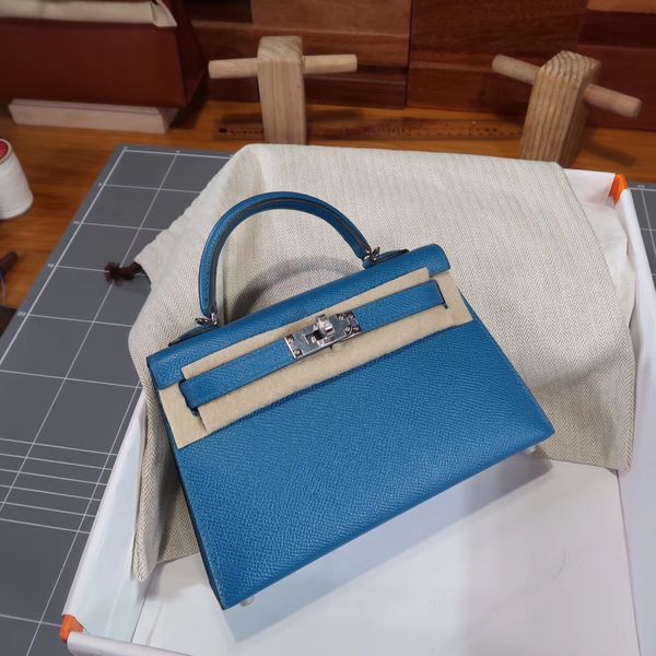 wholesale handmade original epsom skin with wax line thread blue mini keily bag 19cm,with gold and silver hardware ,fast delivery
wholesale handmade original epsom skin with wax line thread blue mini keily bag 19cm,with gold and silver hardware ,fast delivery
