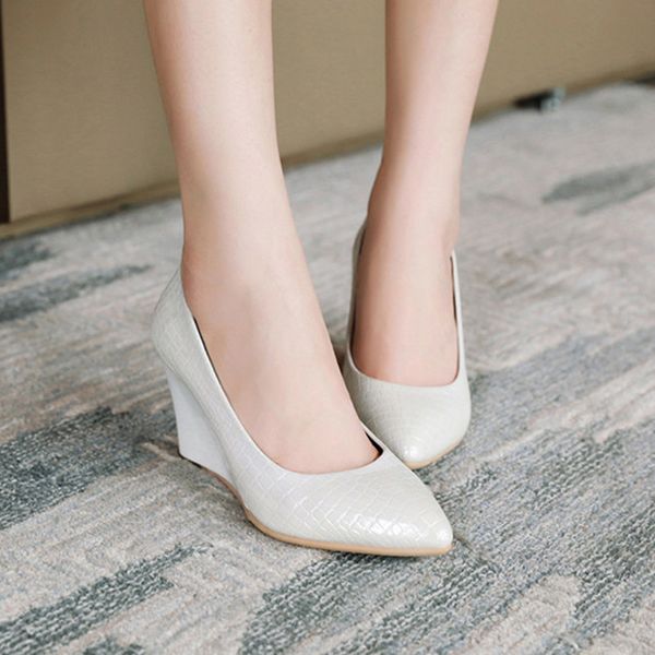 2020 new wedge shoes women high heels pointed toe leather shoes woman pumps casual office women large size, Black
2020 new wedge shoes women high heels pointed toe leather shoes woman pumps casual office women large size, Black