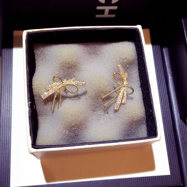 wholesale- fashion luxury designer super glittering diamonds rhinestone cute lovely beautiful bow stud earrings for woman girls, Golden;silver
wholesale- fashion luxury designer super glittering diamonds rhinestone cute lovely beautiful bow stud earrings for woman girls, Golden;silver