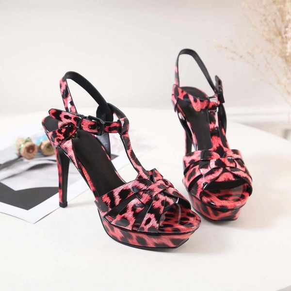 2019 new luxury fashion designer shoes real leather peep toes high stiletto heel ladies shallow rivets sandals dress shoes size 34-41, Black
2019 new luxury fashion designer shoes real leather peep toes high stiletto heel ladies shallow rivets sandals dress shoes size 34-41, Black
