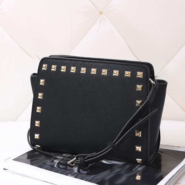 2020 новая бесплатная доставка сумки кошельки крест синтетическая кожа заклепки крыло сумка цепная сумка плечо сумка посыльного
2020 новая бесплатная доставка сумки кошельки крест синтетическая кожа заклепки крыло сумка цепная сумка плечо сумка посыльного