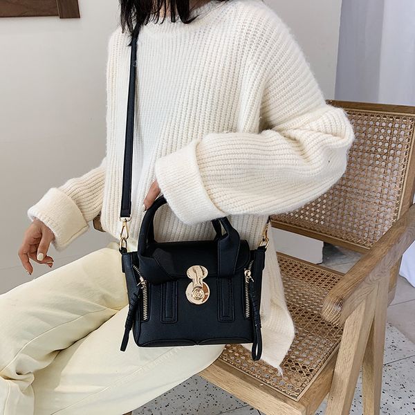 2019 selling new fashion shoulder two-tone tote bags for girls good quality cross body purse bolsa feminina maitong/9
2019 selling new fashion shoulder two-tone tote bags for girls good quality cross body purse bolsa feminina maitong/9