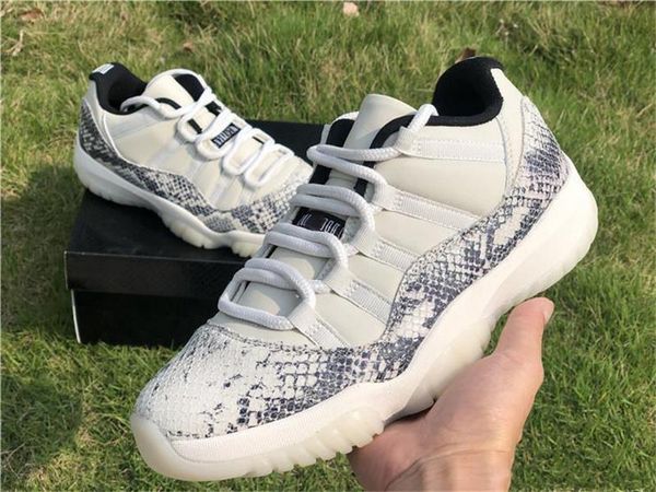 est 2020 11 low se snakeskin white grey mens basketball shoes real carbon fiber cd6846 -002 light bone outdoor shoes sneakers with box
est 2020 11 low se snakeskin white grey mens basketball shoes real carbon fiber cd6846 -002 light bone outdoor shoes sneakers with box