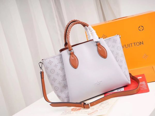 dhl smooth calfskin ladies shoulder messenger bag fashionable wild comfortable bag zipper tote bag handbag size 40x25x18#04
dhl smooth calfskin ladies shoulder messenger bag fashionable wild comfortable bag zipper tote bag handbag size 40x25x18#04