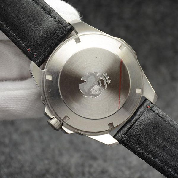 44mm quartz battery satch mens watch watches white dial with black leather strap and rotatable bezel, Slivery;brown
44mm quartz battery satch mens watch watches white dial with black leather strap and rotatable bezel, Slivery;brown