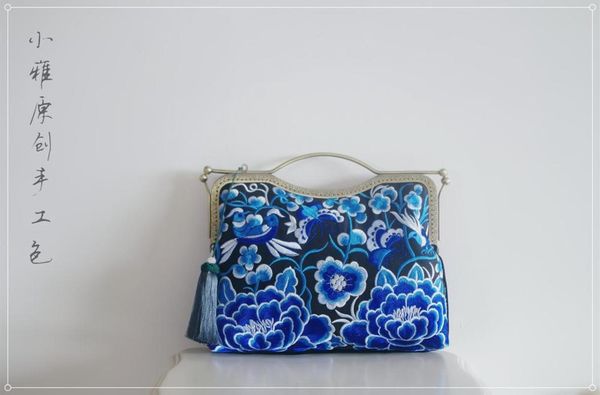 angelatracy vintage big generous flower bird blue traditional mouth gold package clutch metal frame mouth gold handbag
angelatracy vintage big generous flower bird blue traditional mouth gold package clutch metal frame mouth gold handbag