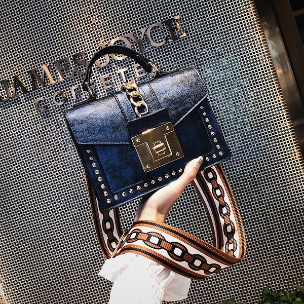 brand new women bag vintage hasp сумки повседневная женская сумка печать плеча курьерские сумки лето aishabeili/9
brand new women bag vintage hasp сумки повседневная женская сумка печать плеча курьерские сумки лето aishabeili/9