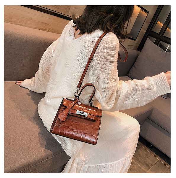 women's shoulder bag 2019 new wild stone pattern fashion lady messenger bag leisure mini women's handbag wholesale
women's shoulder bag 2019 new wild stone pattern fashion lady messenger bag leisure mini women's handbag wholesale