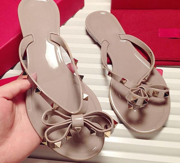 2019 luxury designer woman summer sandals rivets big bowknot flip flops beach sandalias femininas flat jelly designer sandals
2019 luxury designer woman summer sandals rivets big bowknot flip flops beach sandalias femininas flat jelly designer sandals