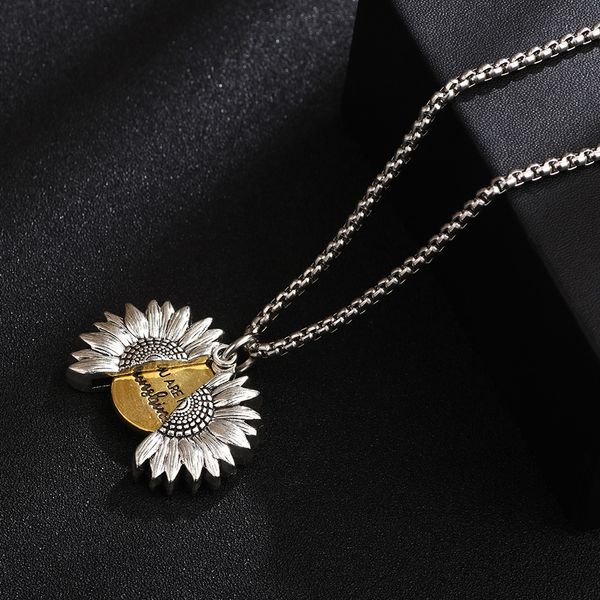 

Fashion New Creative Sunflower Open Engraved Gold and Silver Pendant Necklace Accessories for Lovers Gifts