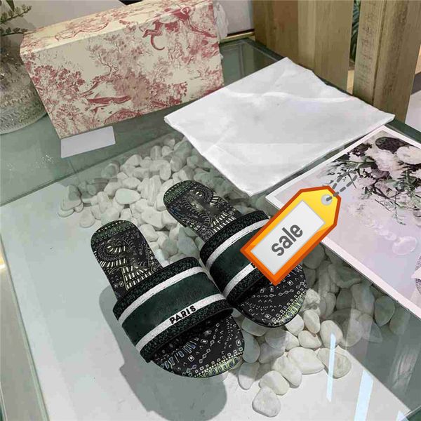latest dazzle flowers women sandals designer slippers embroidery sandal floral brocade slipper flip flops, Black
latest dazzle flowers women sandals designer slippers embroidery sandal floral brocade slipper flip flops, Black