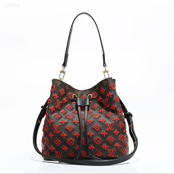 european and american bags new 2019 light luxury retro wild women's bag shoulder slung large capacity leather bucket bag
european and american bags new 2019 light luxury retro wild women's bag shoulder slung large capacity leather bucket bag