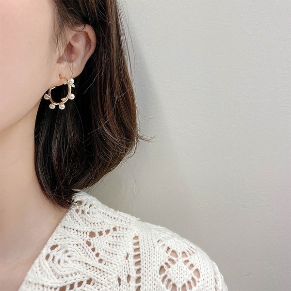 simple vintage japan korean imitation pearls hoop earrings c-shaped circle earrings women bride wedding big circle earring, Golden;silver
simple vintage japan korean imitation pearls hoop earrings c-shaped circle earrings women bride wedding big circle earring, Golden;silver