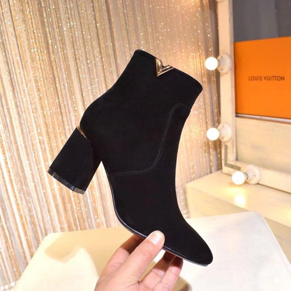 1a french limited edition luxury women 's autumn and winter casual shoes women 's boots fashion printed sneakers si, Black
1a french limited edition luxury women 's autumn and winter casual shoes women 's boots fashion printed sneakers si, Black