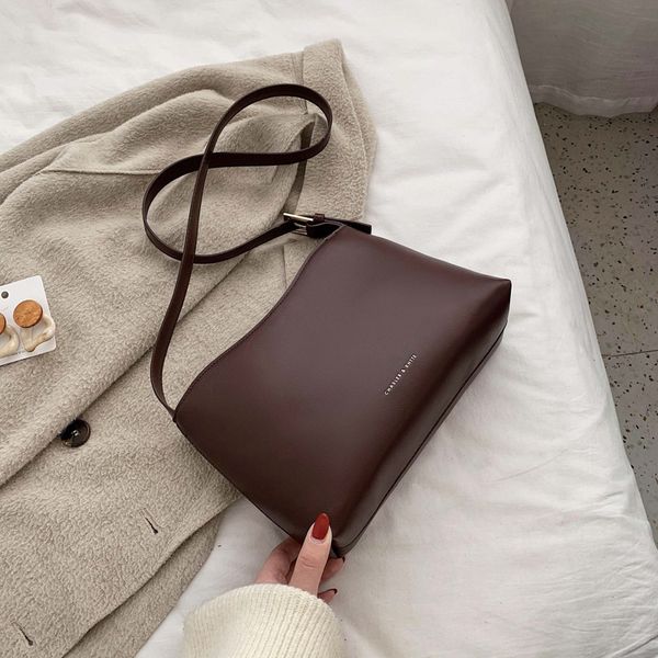 женщины сумки 2020 новая мода цепи crossbody сумка урожай малый квадратный мешок плеча
женщины сумки 2020 новая мода цепи crossbody сумка урожай малый квадратный мешок плеча