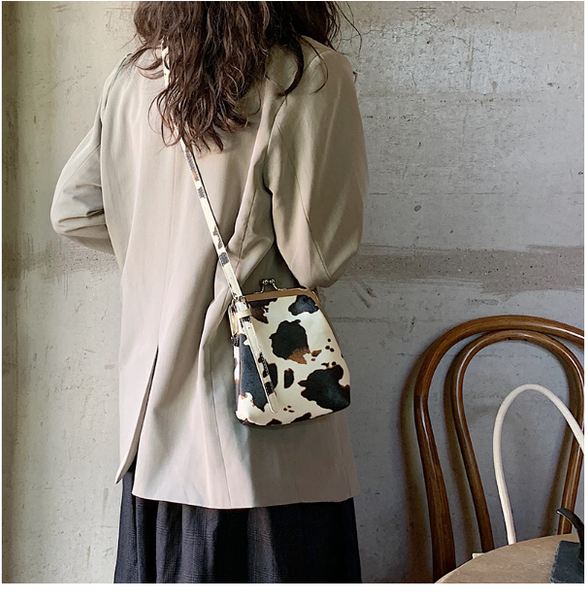 fashion women's mini handbag clip vintage women's small cross body bag cute casual shoulder messenger bag g25698a
fashion women's mini handbag clip vintage women's small cross body bag cute casual shoulder messenger bag g25698a