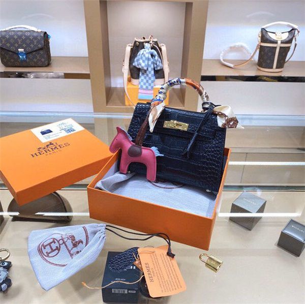 luxury designer bags lindy totes bags for women genuine leather designer shoulder handbags large capacity luxury clutch bag women bags
luxury designer bags lindy totes bags for women genuine leather designer shoulder handbags large capacity luxury clutch bag women bags