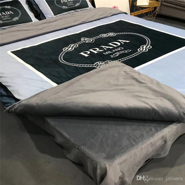 european classic stlye fashion brand bedding sets letter pattern bed linens 4pcs bedding sets household size duvet cover
european classic stlye fashion brand bedding sets letter pattern bed linens 4pcs bedding sets household size duvet cover