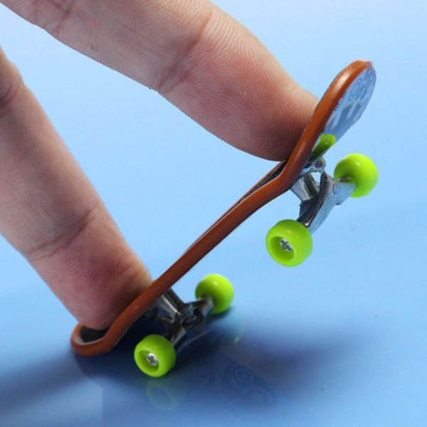 random pattern 1pc mini skateboard finger board skate boarding model toy sports funny indoor outdoor toys
random pattern 1pc mini skateboard finger board skate boarding model toy sports funny indoor outdoor toys