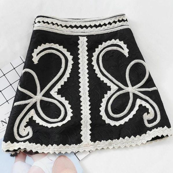 2020 spring small fragrance heavy work embroidered mini skirt women high waist a-line skirt q727, Black
2020 spring small fragrance heavy work embroidered mini skirt women high waist a-line skirt q727, Black