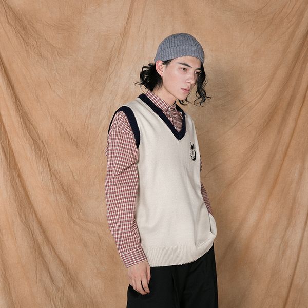 men's sweaters 2021 japanese retro college wind knitted vest loose hong kong student v-neck sweater bottoming shirt, White;black
men's sweaters 2021 japanese retro college wind knitted vest loose hong kong student v-neck sweater bottoming shirt, White;black