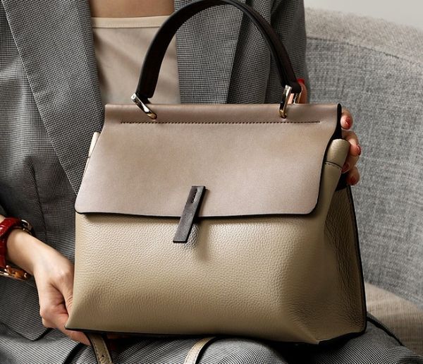 classic handbag women fashion leather totes soft cowhide cover with zipper pocket back versatile crossbody
classic handbag women fashion leather totes soft cowhide cover with zipper pocket back versatile crossbody