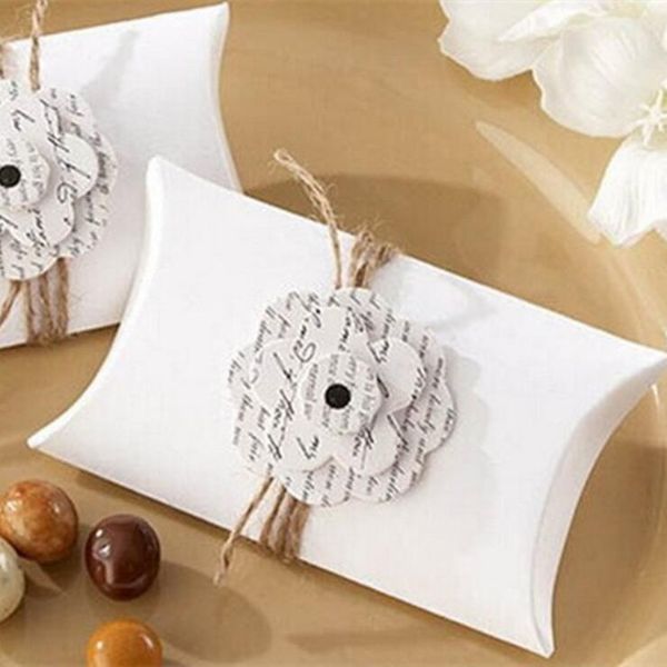 100pcs white pillow paper box with flower tag mini candy box wedding dragee gift packaging for guest event party
100pcs white pillow paper box with flower tag mini candy box wedding dragee gift packaging for guest event party
