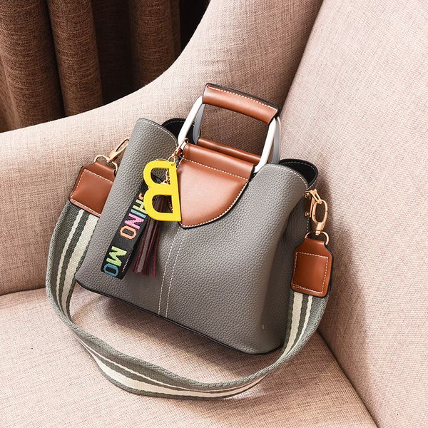 fashion female tassle handbag simple new wide shoulder belt women's messenger bag color contrast versatile shoulder bag
fashion female tassle handbag simple new wide shoulder belt women's messenger bag color contrast versatile shoulder bag
