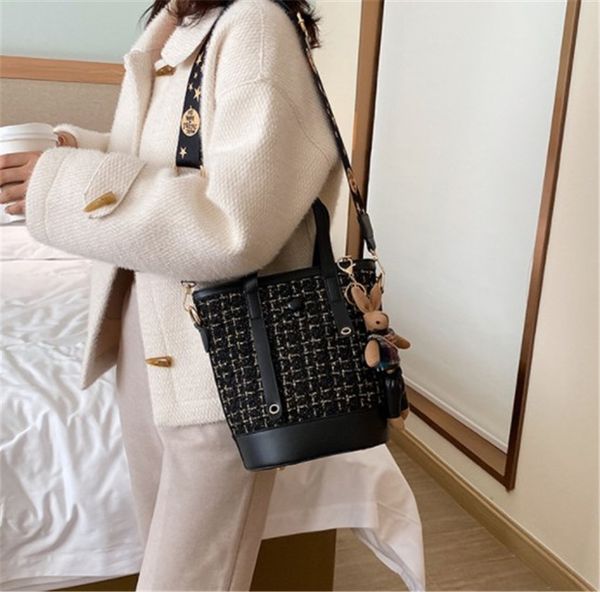 designer handbag wide shoulder strap messenger bag portable bucket bags ph-cfy2001132
designer handbag wide shoulder strap messenger bag portable bucket bags ph-cfy2001132