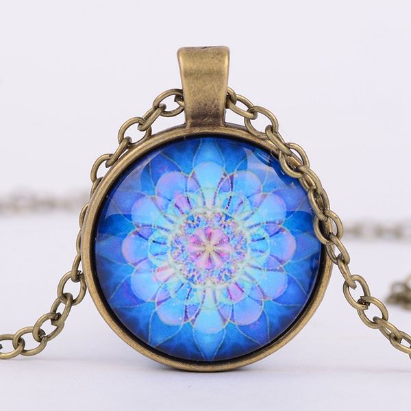 Hot Sell ! 12pcs/lots Rose Window Stained Glass Notre Dame de Paris Cathedral Religion Pendant Necklace
Hot Sell ! 12pcs/lots Rose Window Stained Glass Notre Dame de Paris Cathedral Religion Pendant Necklace