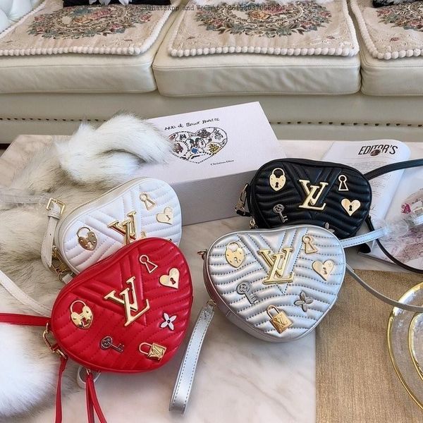 The New 2019 The European And American Fashion Female Bag Shoulder Inclined Ms Chain blue handbag
The New 2019 The European And American Fashion Female Bag Shoulder Inclined Ms Chain blue handbag