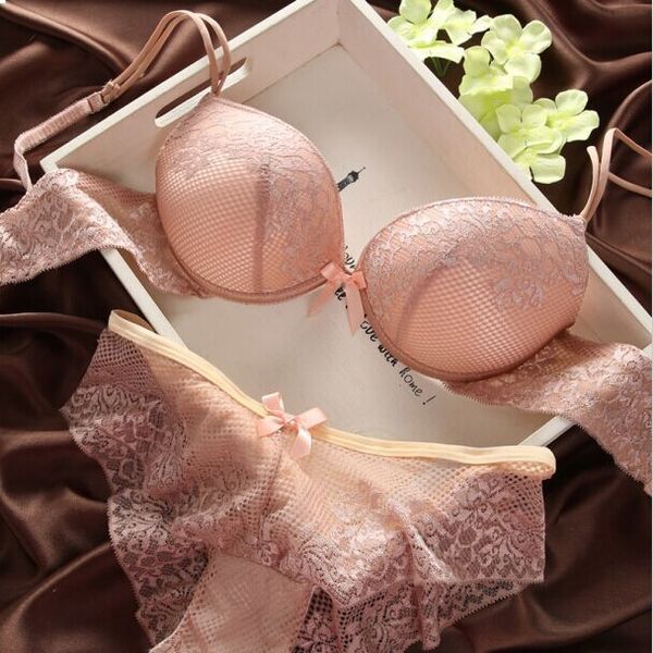 мода кружева sexy комфортное нижнее белье женщин бюстгальтера роскошный vintage кружева вышивка push up bra и panty установить, Red;black
мода кружева sexy комфортное нижнее белье женщин бюстгальтера роскошный vintage кружева вышивка push up bra и panty установить, Red;black