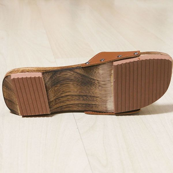 2020 summer wooden flip flops new style slippers fashion rivet geta clogs women sandals zapatos de mujer mx200425, Black
2020 summer wooden flip flops new style slippers fashion rivet geta clogs women sandals zapatos de mujer mx200425, Black