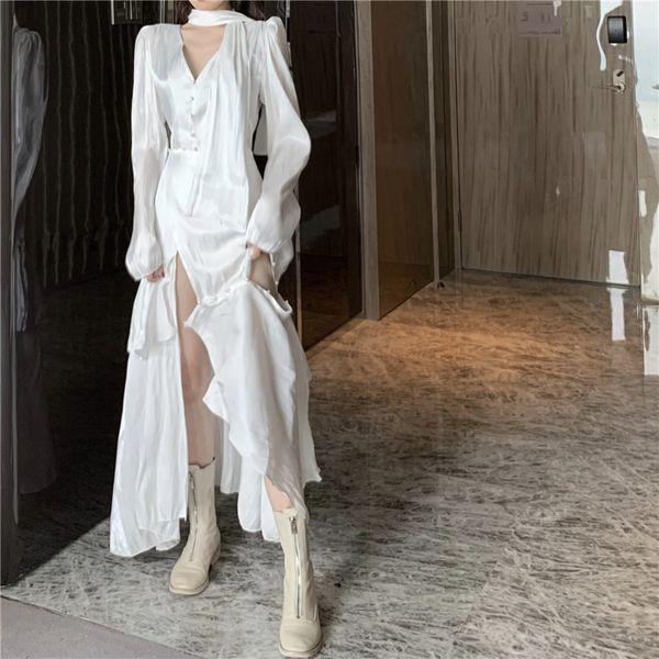 walking with wind stitching hem mercerized bright white ribbon design dress with scarf new fashion design sense female, White;black
walking with wind stitching hem mercerized bright white ribbon design dress with scarf new fashion design sense female, White;black