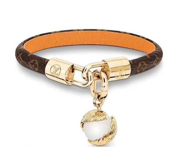 leather bracelet luxurious lovers jewelry charm bracelets l̴v bracelet women men decorative pattern wristband with box 6, Black
leather bracelet luxurious lovers jewelry charm bracelets l̴v bracelet women men decorative pattern wristband with box 6, Black