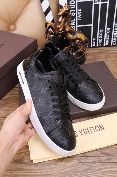 2020 quality designer shoe fashion luxury women men's leather lace up platform oversized sole sneakers white black casual shoes with bo
2020 quality designer shoe fashion luxury women men's leather lace up platform oversized sole sneakers white black casual shoes with bo