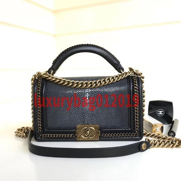 le b.oy 2019 women bags fashion women handbags luxury 25cm gold / silver buckle bags leather with the original brand free
le b.oy 2019 women bags fashion women handbags luxury 25cm gold / silver buckle bags leather with the original brand free