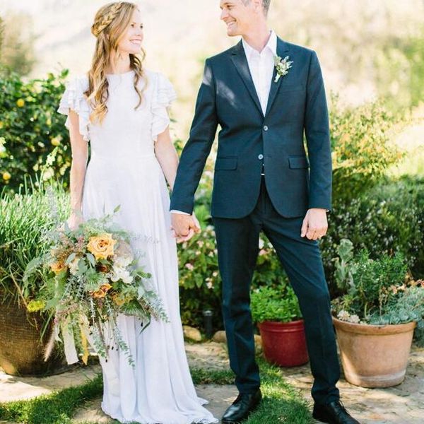 simple a line chiffon boho beach wedding dresses crew neck short sleeve ruffle bridal gowns covered buttons wedding dresses, White
simple a line chiffon boho beach wedding dresses crew neck short sleeve ruffle bridal gowns covered buttons wedding dresses, White